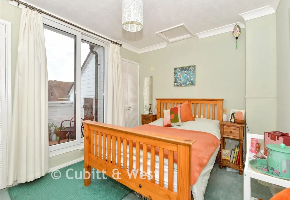Bedroom 1 - Ferry Road, Southsea, Hampshire - Wards of Kent