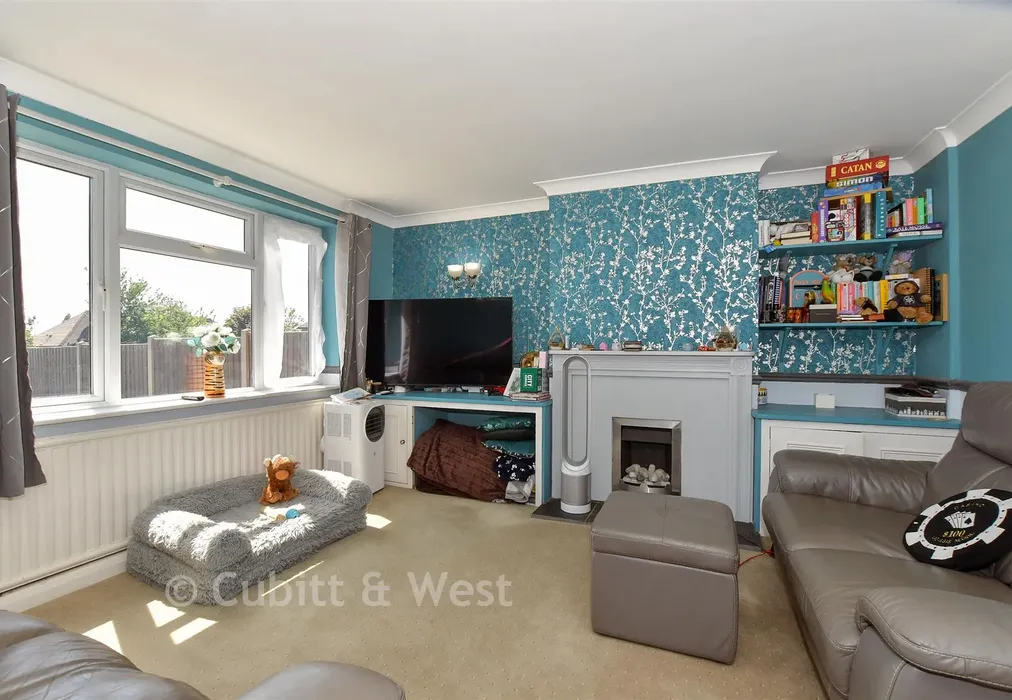 Lounge - Wyphurst Road, Cranleigh, Surrey - Wards of Kent