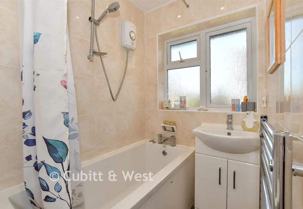 Bathroom - Wyphurst Road, Cranleigh, Surrey - Wards of Kent