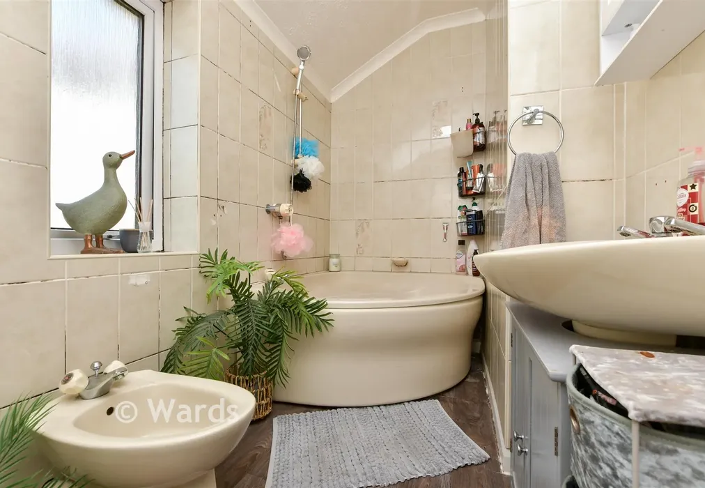 Bathroom - Crabble Close, Dover, Kent - Wards of Kent