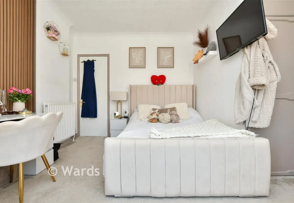 Bedroom 1 - Crabble Close, Dover, Kent - Wards of Kent