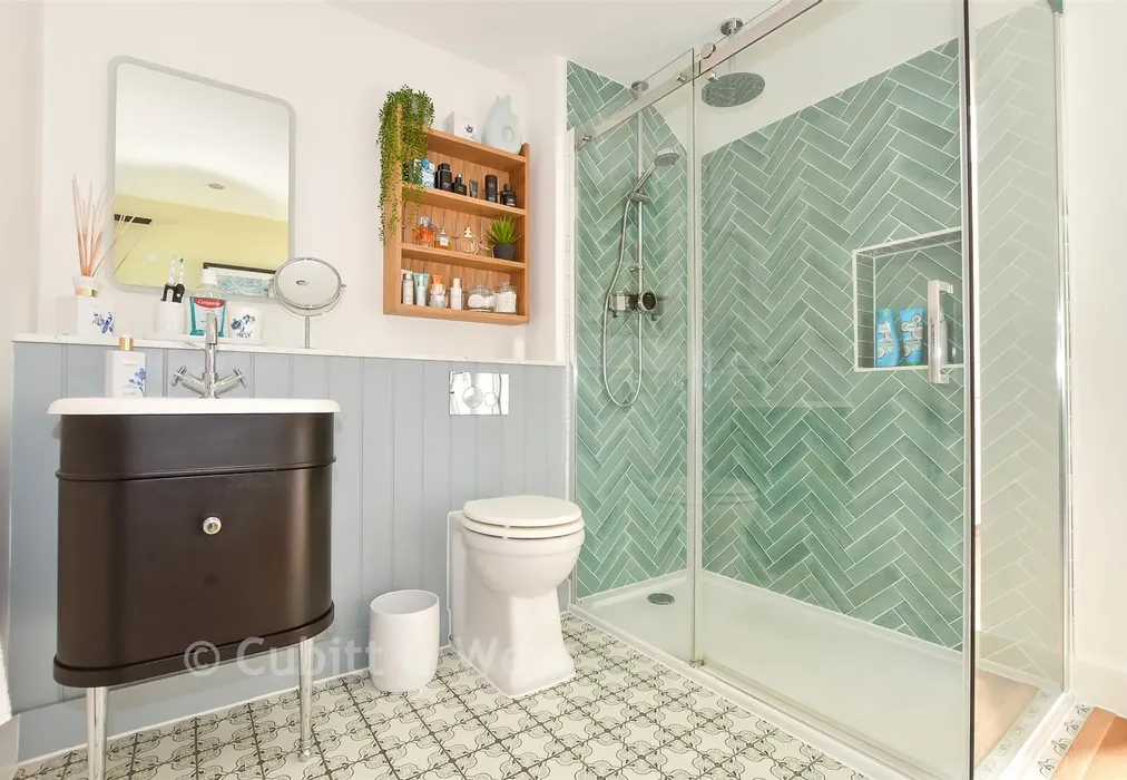 En-Suite Shower Room - Lordswell Lane, Crowborough, East Sussex - Wards of Kent