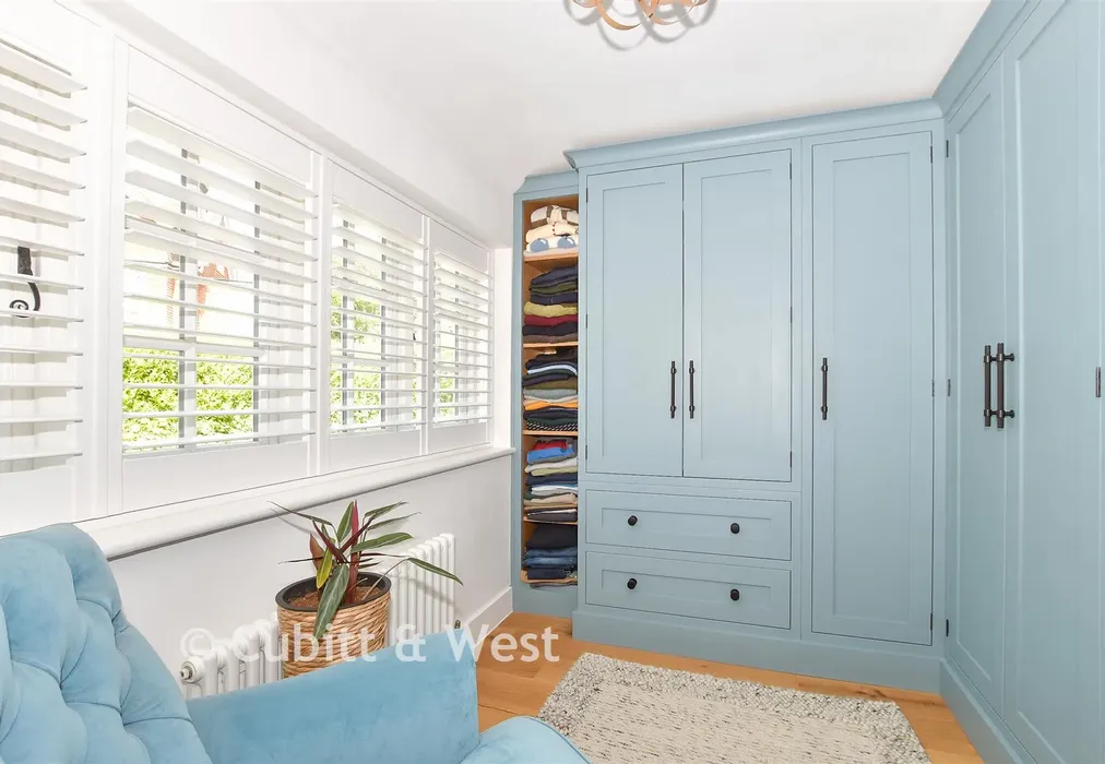 Dressing Area - Lordswell Lane, Crowborough, East Sussex - Wards of Kent