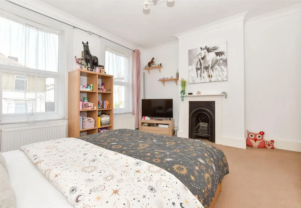 Bedroom 1 - Widred Road, Dover, Kent - Wards of Kent