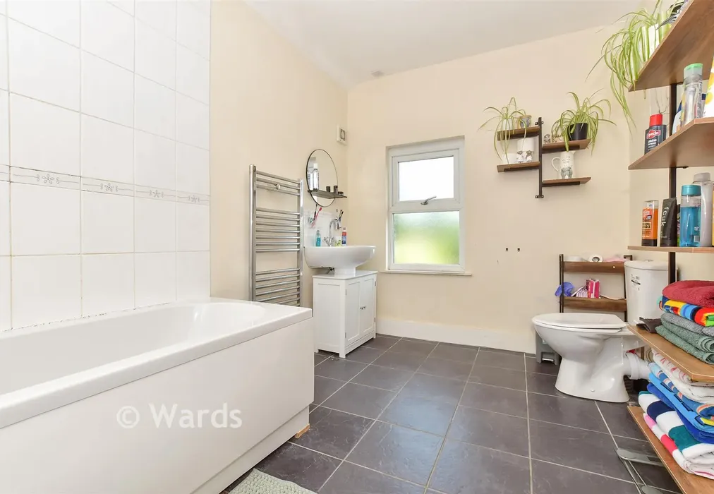 Bathroom - Widred Road, Dover, Kent - Wards of Kent