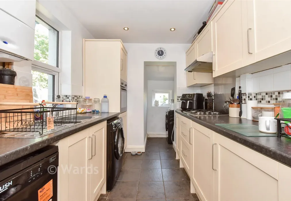 Kitchen - Widred Road, Dover, Kent - Wards of Kent