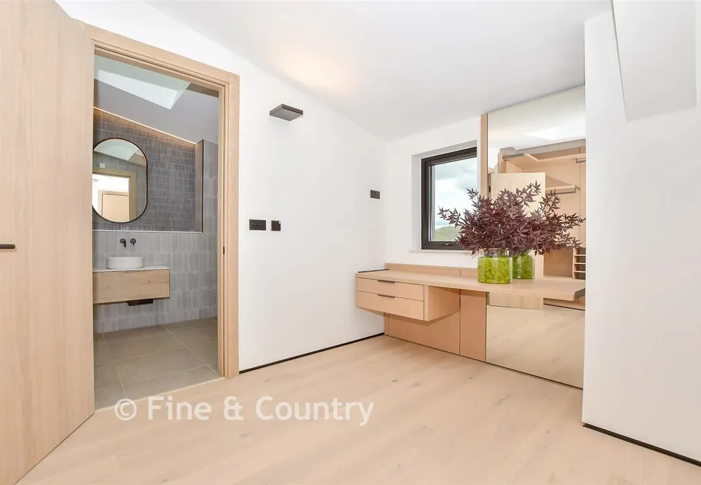 Dressing Room - Hartdene Barns, Hartfield Road, Cowden, Kent - Wards of Kent