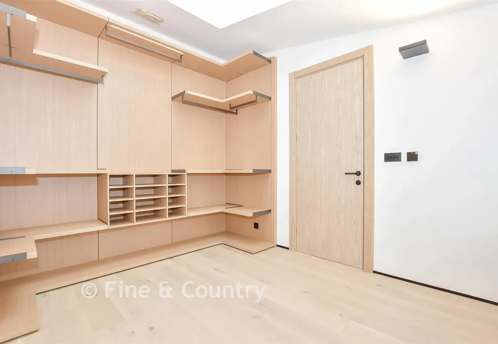 Dressing Room - Hartdene Barns, Hartfield Road, Cowden, Kent - Wards of Kent