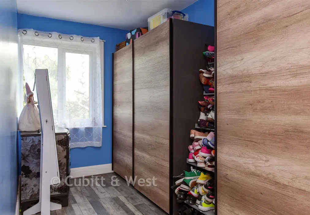 Dressing Room - Chichester Road, Bognor Regis, West Sussex - Wards of Kent