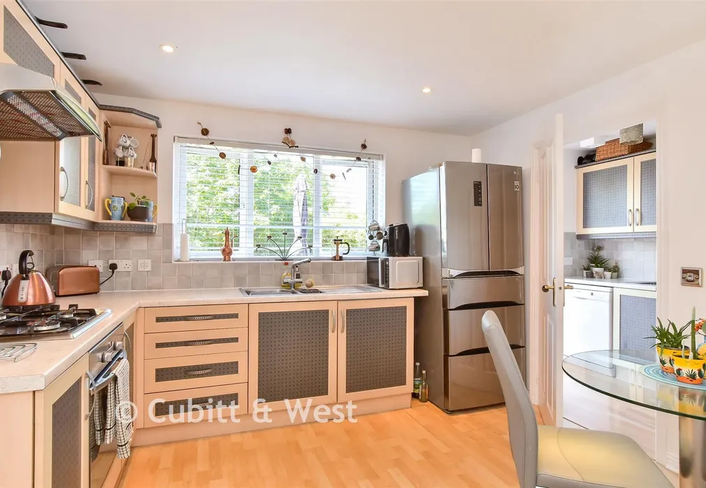 Kitchen - Hill Top Way, Newhaven, East Sussex - Wards of Kent