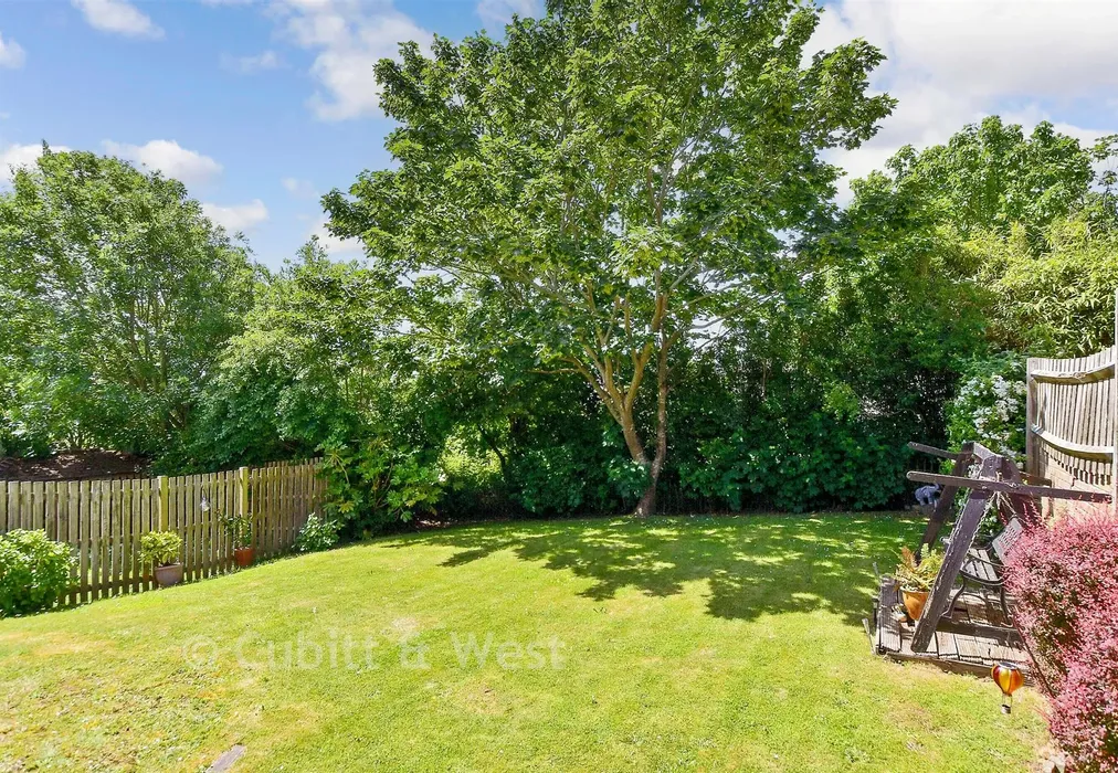 Rear Garden - Hill Top Way, Newhaven, East Sussex - Wards of Kent