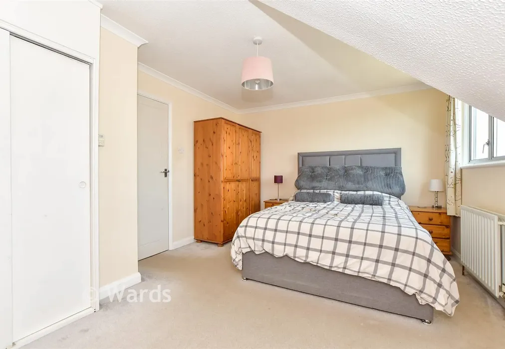 Bedroom 1 - Bankfields, Headcorn, Ashford, Kent - Wards of Kent