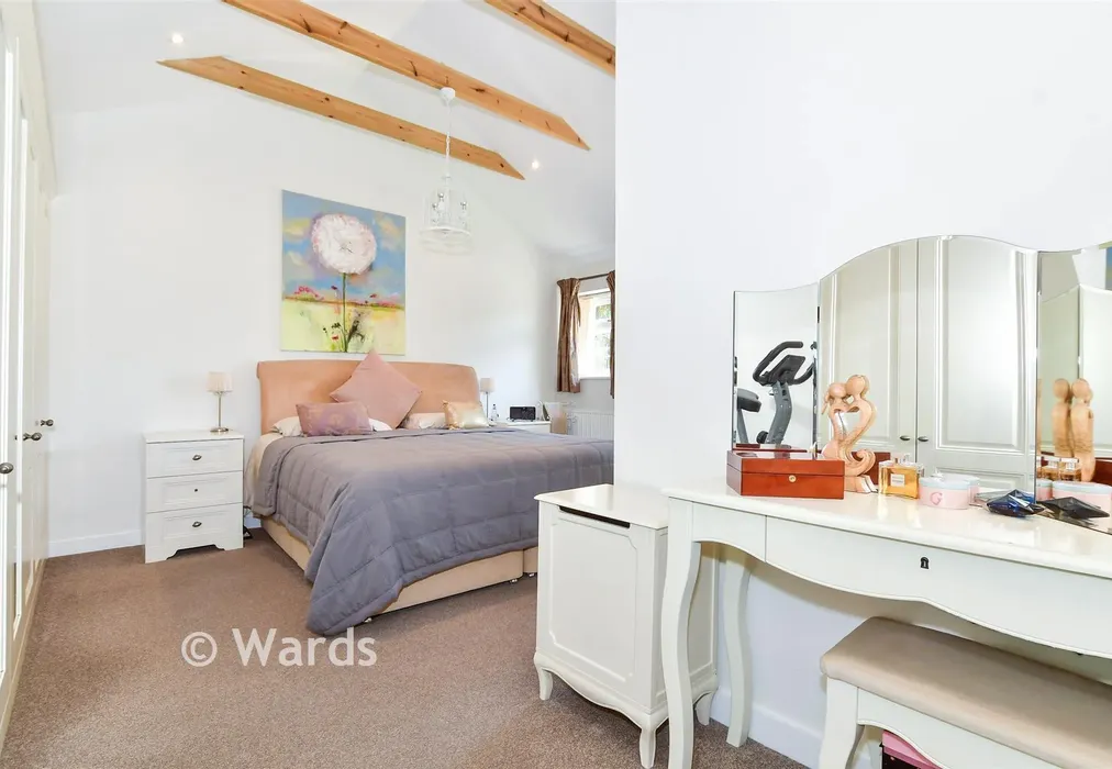 Bedroom 1 - Upper Street, Leeds, Maidstone, Kent - Wards of Kent