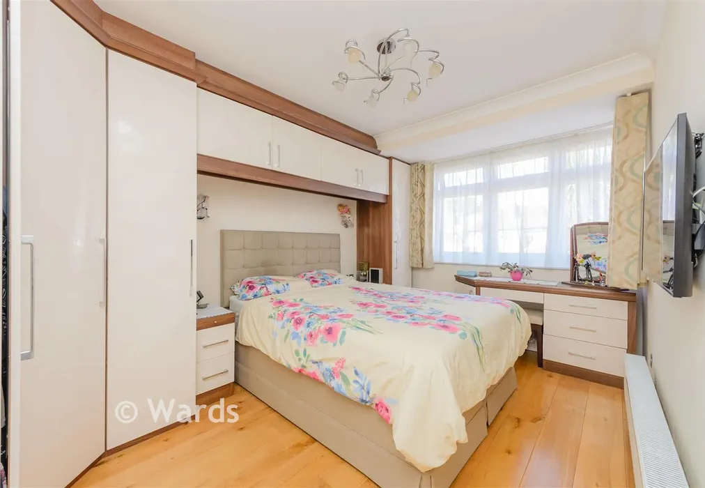 Bedroom 1 - Sycamore Avenue, Sidcup, Kent - Wards of Kent