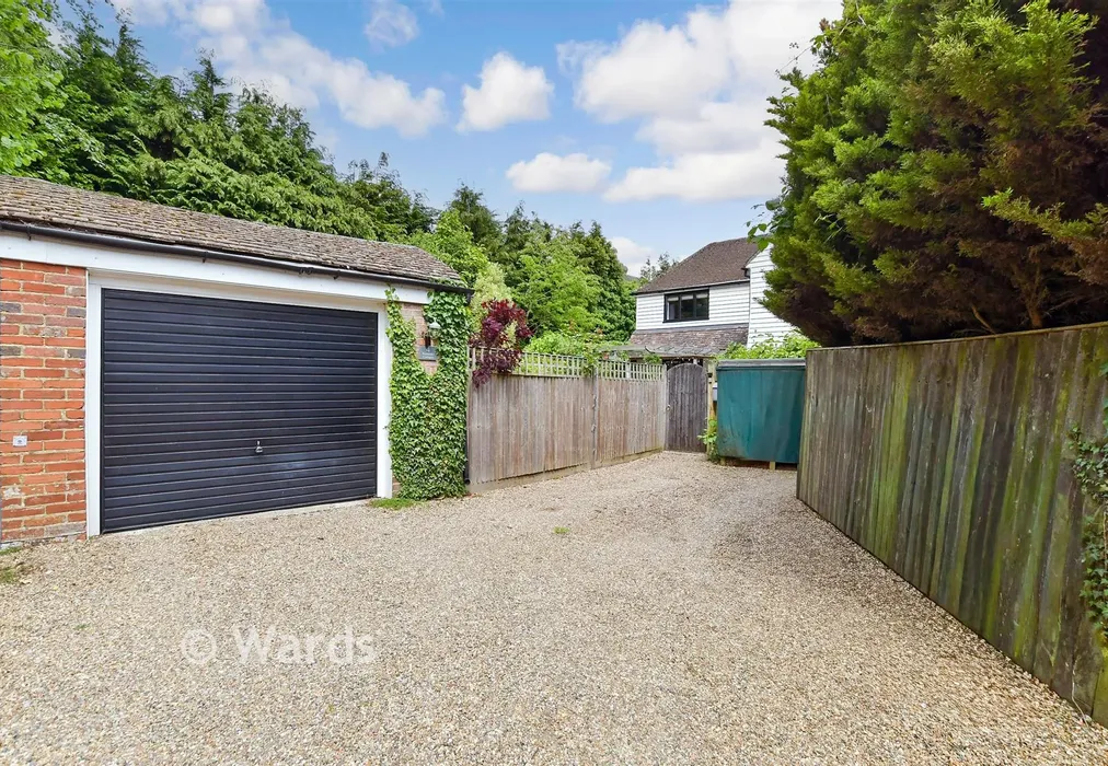 Driveway/Parking - Warmlake Road, Sutton Valence, Maidstone, Kent - Wards of Kent