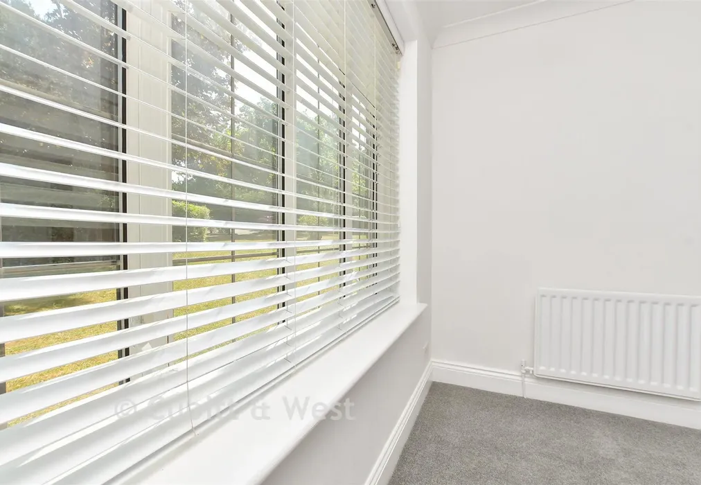 Internal Lifestyle Photograph - Devonshire Road, Sutton, Surrey - Wards of Kent