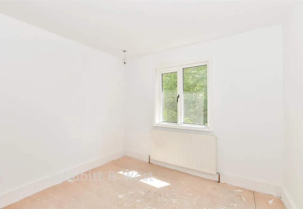 Bedroom 2 - Chillies Lane, High Hurstwood, Uckfield, East Sussex - Wards of Kent