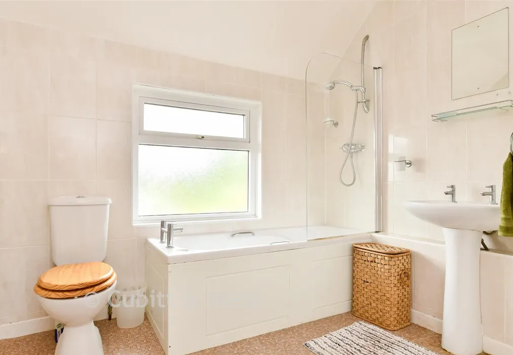 Bathroom - Fitzalan Road, Arundel, West Sussex - Wards of Kent