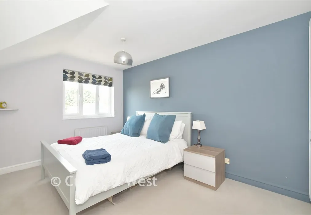 Bedroom 1 - Penfolds Place, Arundel, West Sussex - Wards of Kent