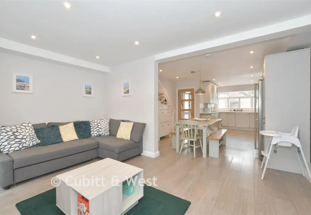 Lounge - Penfolds Place, Arundel, West Sussex - Wards of Kent