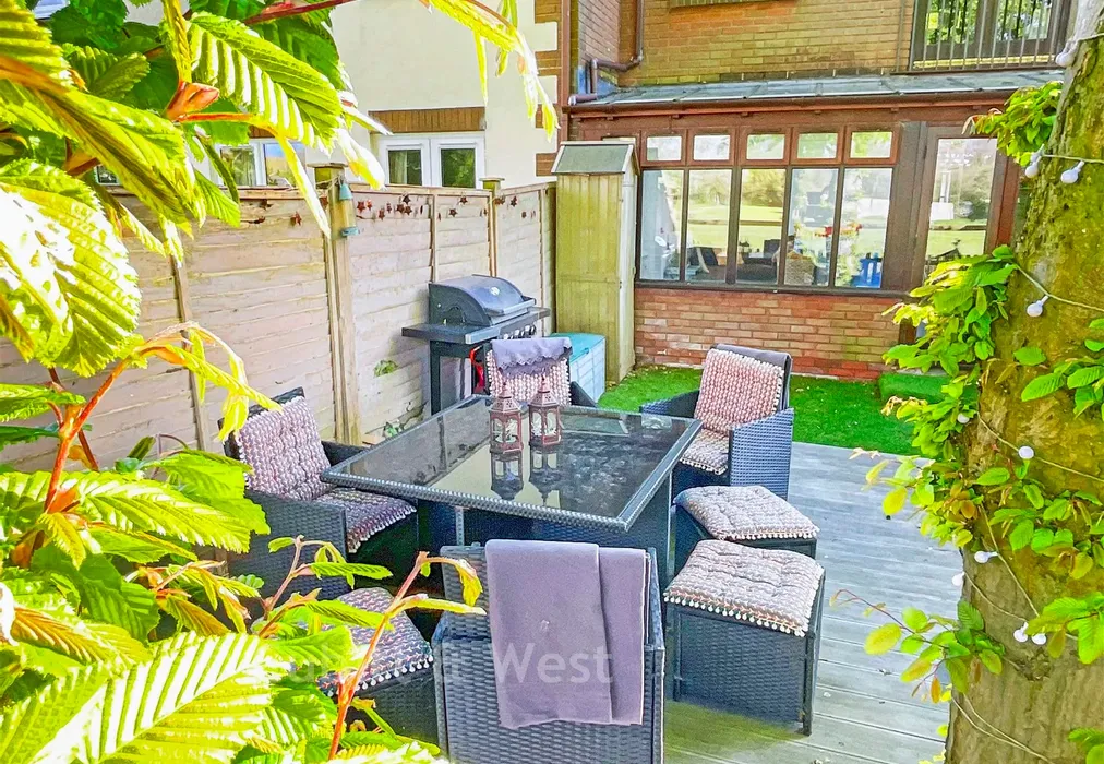 Rear Garden With Deck - Penfolds Place, Arundel, West Sussex - Wards of Kent