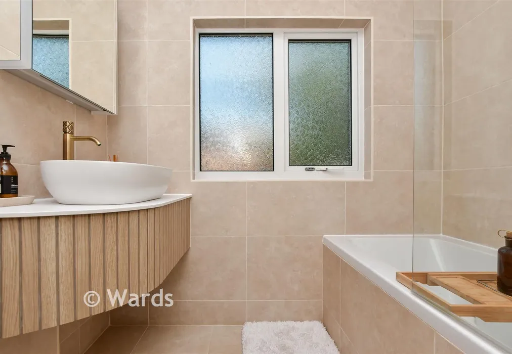 Bathroom - Bradstow Way, Broadstairs, Kent - Wards of Kent