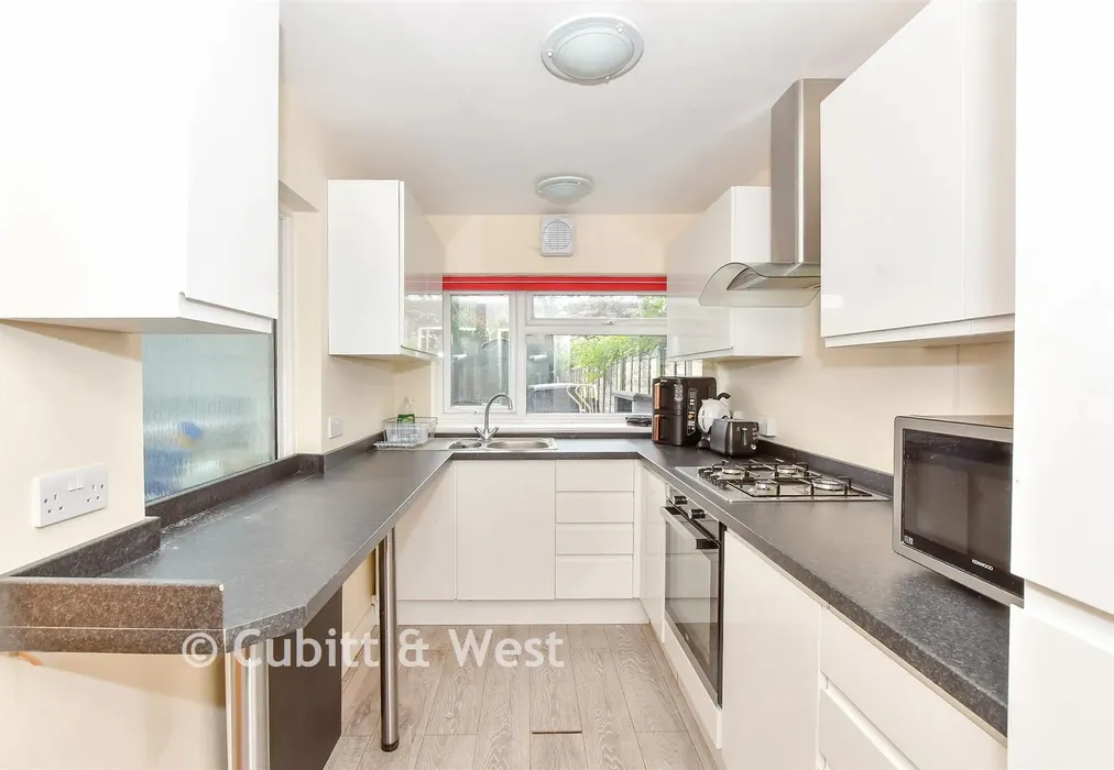 Kitchen - Cambrai Avenue, Chichester, West Sussex - Wards of Kent