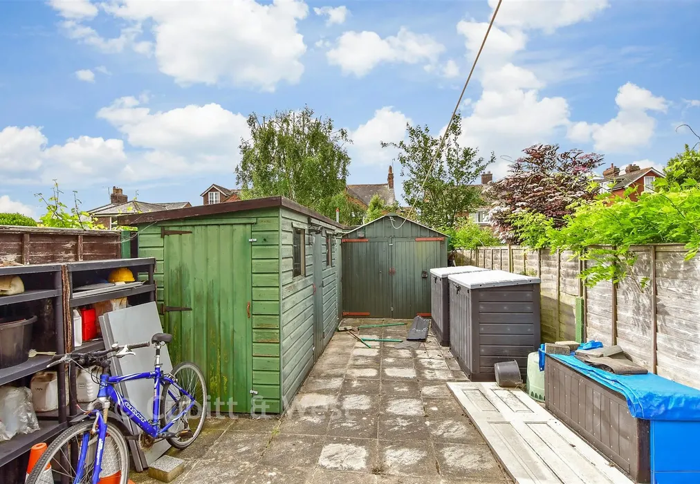 Rear Garden - Cambrai Avenue, Chichester, West Sussex - Wards of Kent