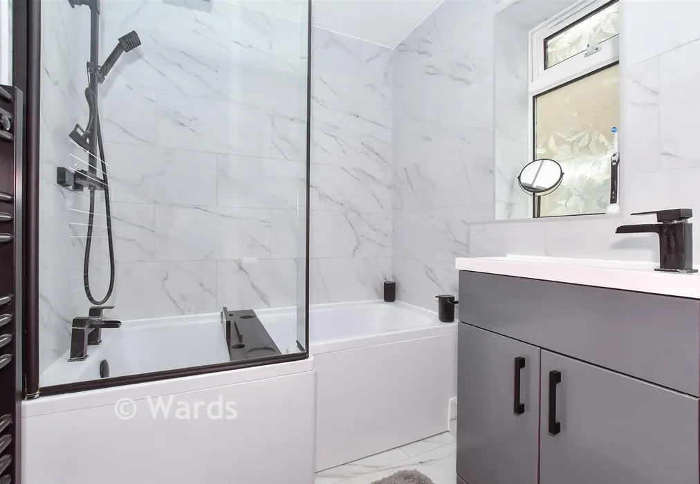 Bathroom - Mentmore Road, Ramsgate, Kent - Wards of Kent