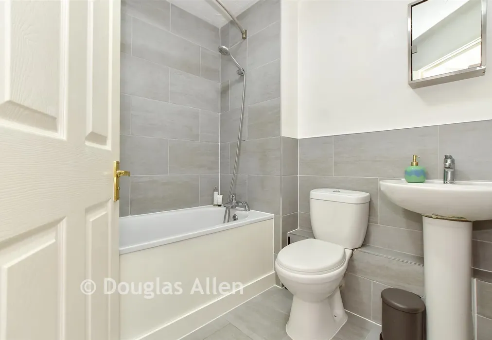 Bathroom - Burns Avenue, Chadwell Heath, Essex - Wards of Kent