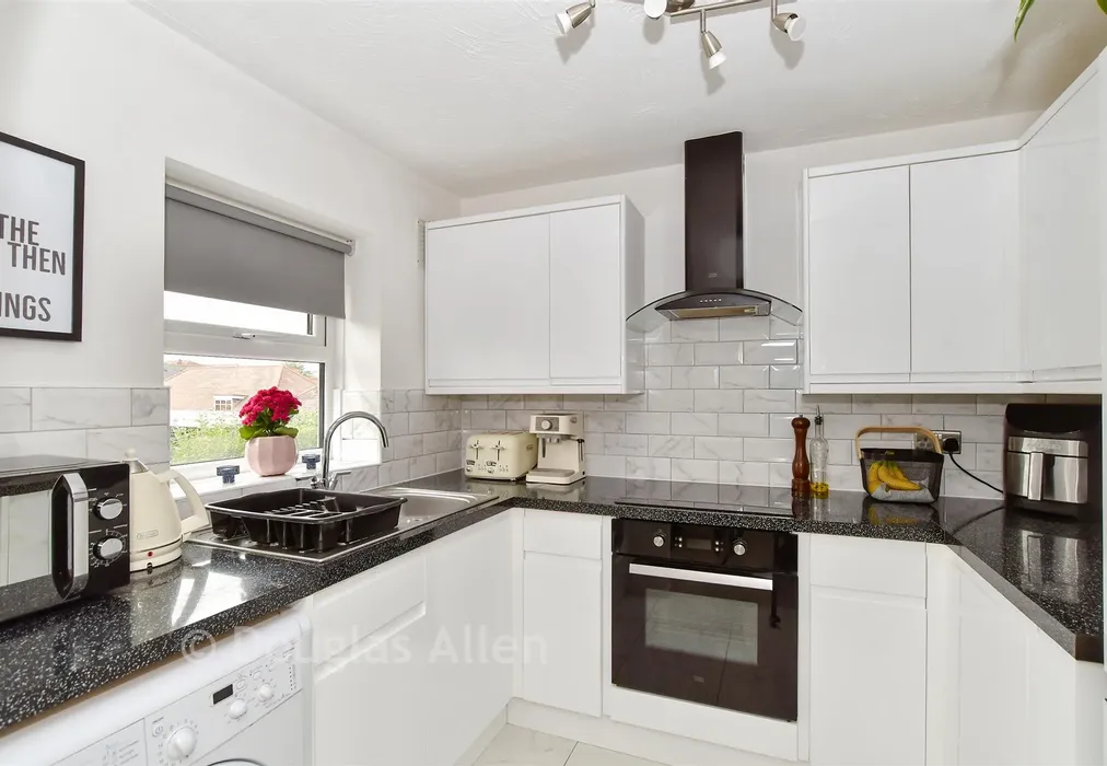 Kitchen - Burns Avenue, Chadwell Heath, Essex - Wards of Kent