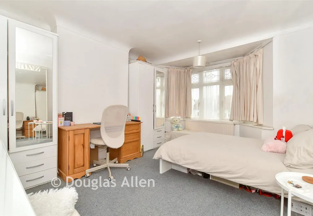 Bedroom 1 - Wanstead Park Road, Gants Hill, Ilford, Essex - Wards of Kent