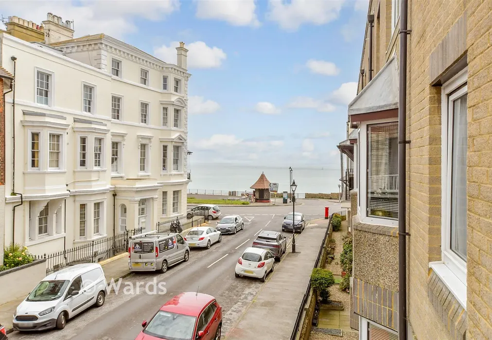 Views To Front - Wellington Crescent, Ramsgate, Kent - Wards of Kent