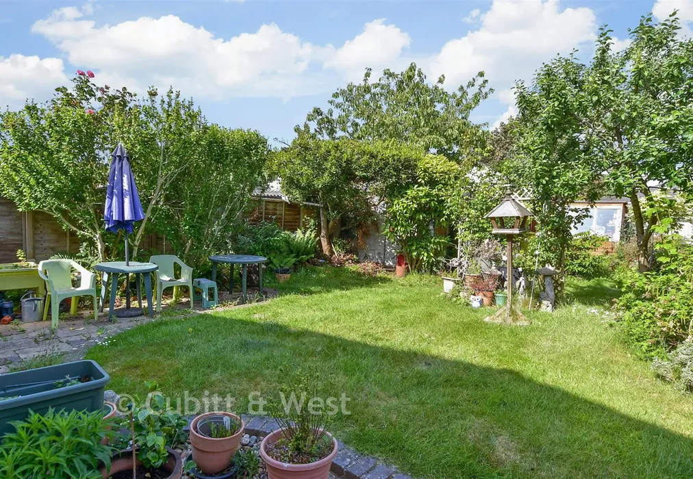 Rear Garden - Tennyson Avenue, Rustington, West Sussex - Wards of Kent