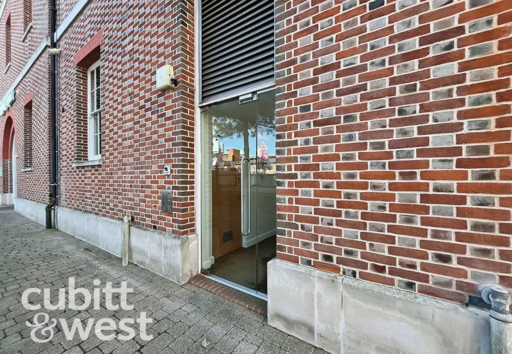  - AVAILABLE WITH NO DEPOSIT Gunwharf Quays Portsmouth PO1 - Wards of Kent