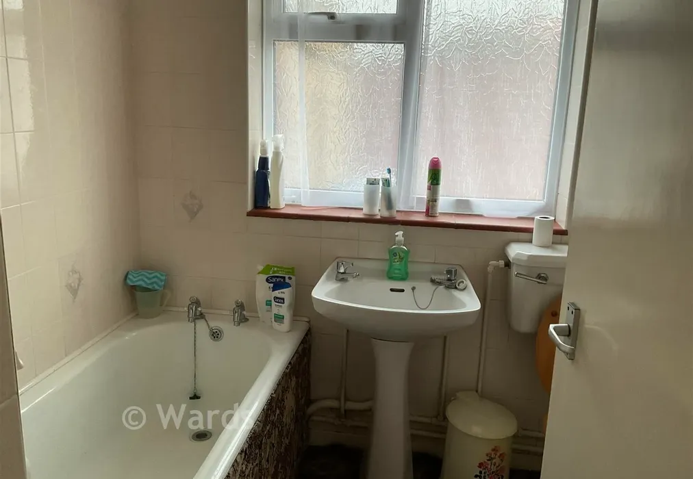 Bathroom - Highfield Gardens, Margate, Kent - Wards of Kent