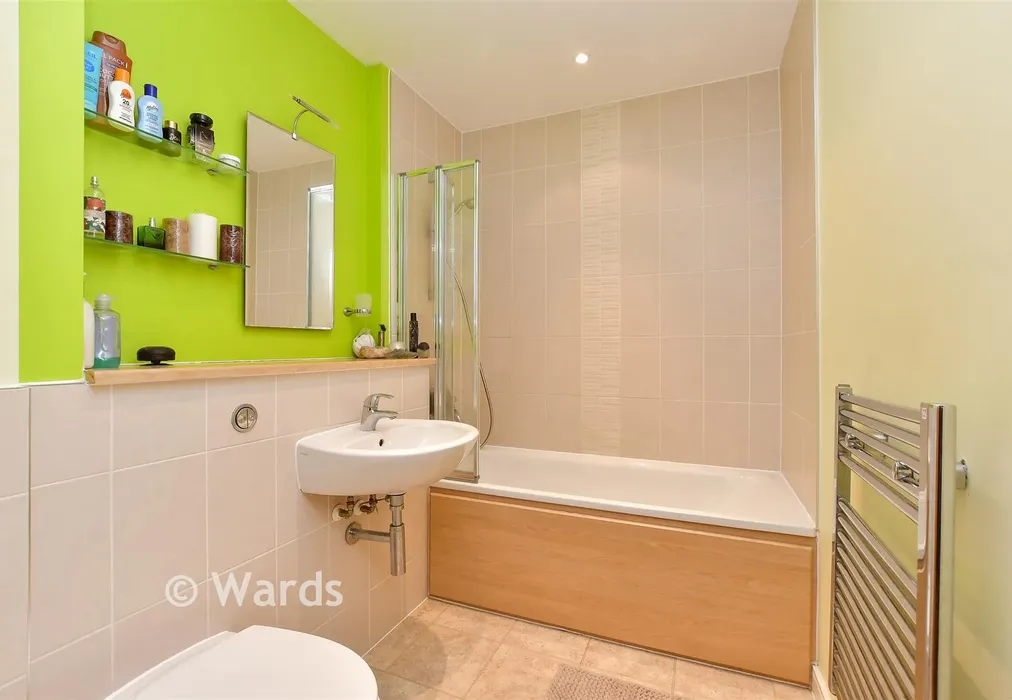 Bathroom - Poynder Drive, Snodland, Kent - Wards of Kent