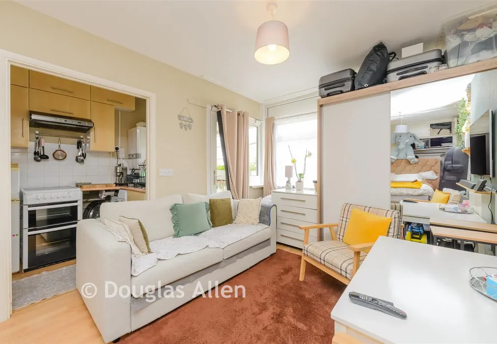 Lounge/ Bedroom - Prospect Road, Woodford Green, Essex - Wards of Kent