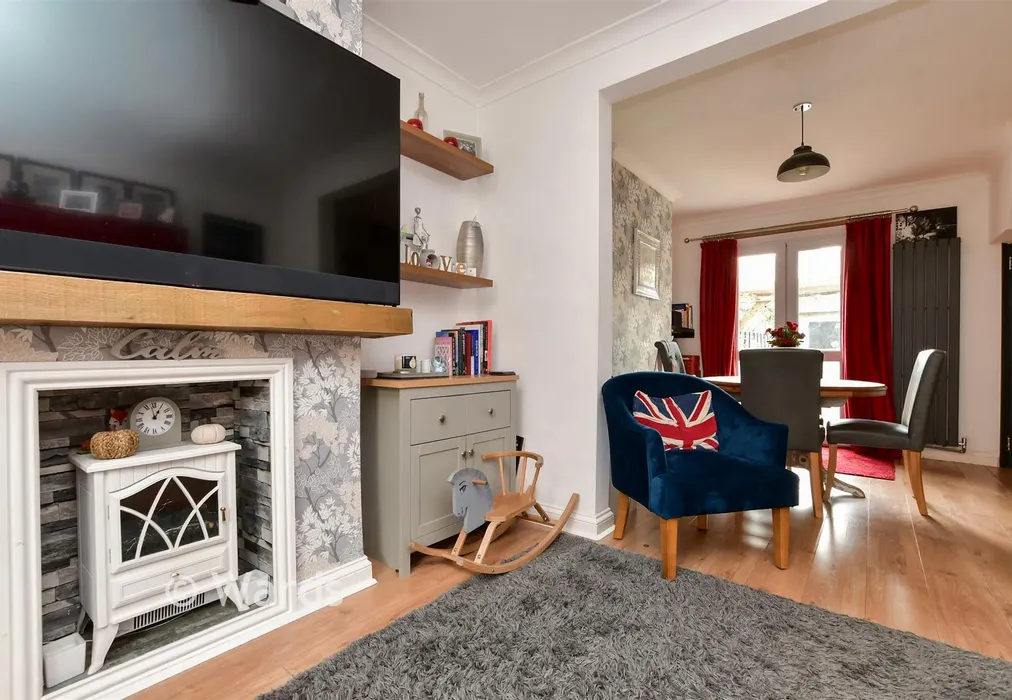 Lounge - Clifton Road, Margate, Kent - Wards of Kent