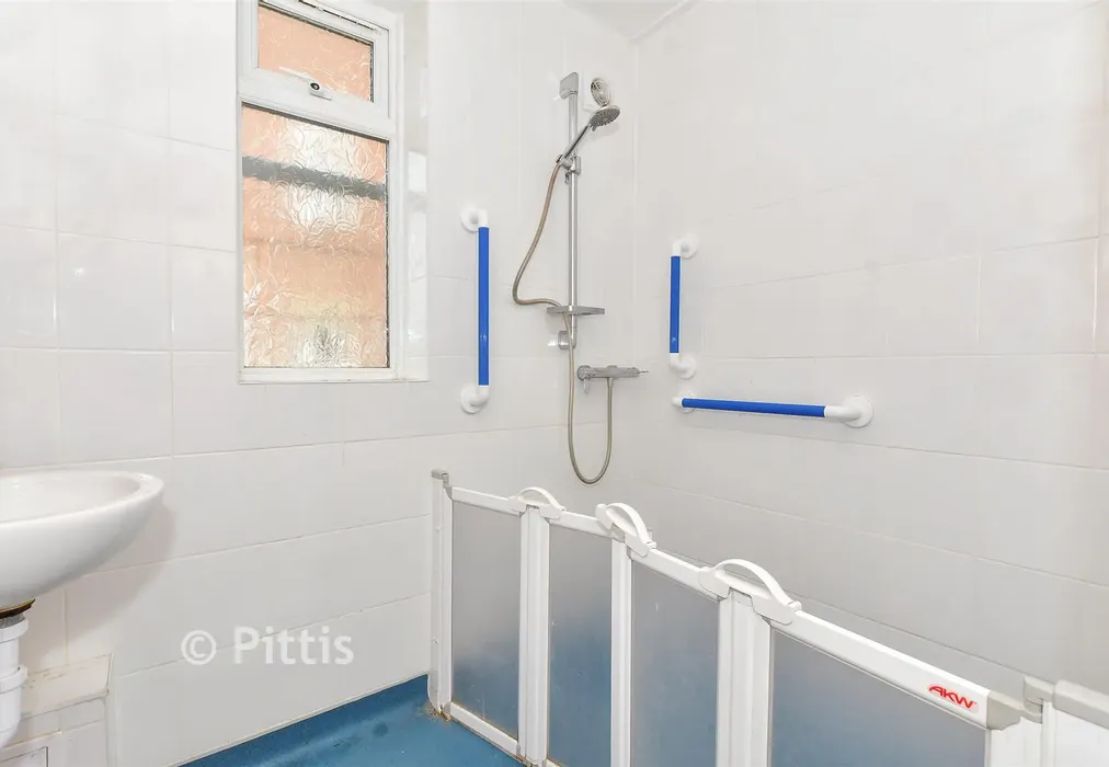 Wet Room - Gunville Road, Newport, Isle of Wight - Wards of Kent