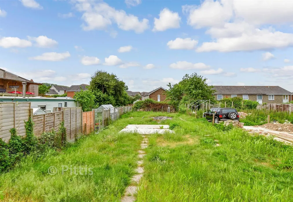 Rear Garden - Gunville Road, Newport, Isle of Wight - Wards of Kent