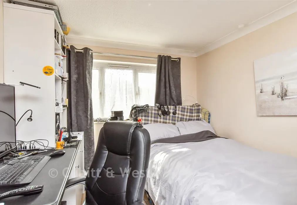 Bedroom 1 - Sea Lane, Rustington, West Sussex - Wards of Kent