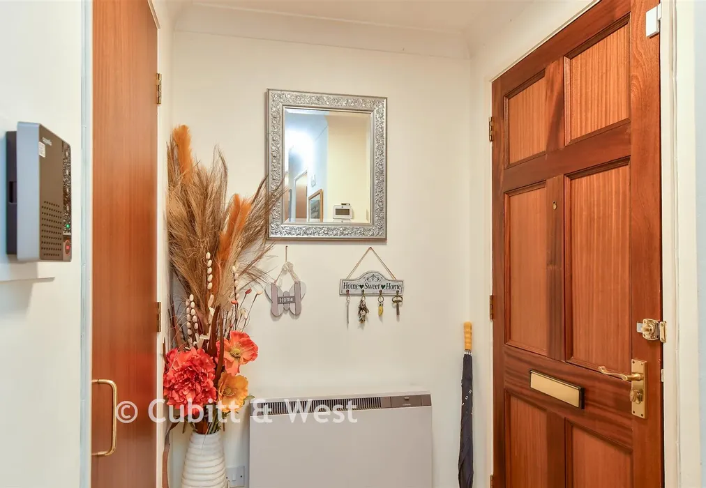 Entrance Hall - Sea Lane, Rustington, West Sussex - Wards of Kent