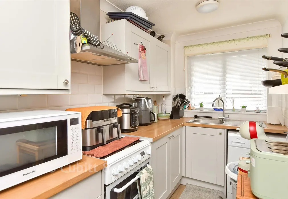 Kitchen - Sea Lane, Rustington, West Sussex - Wards of Kent