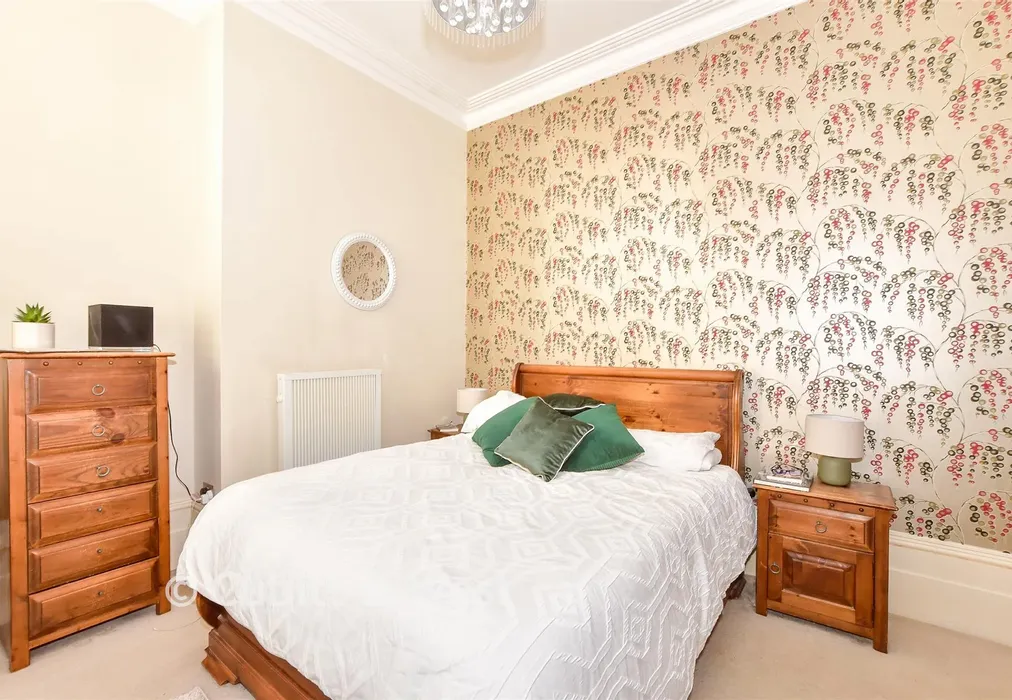 Bedroom 1 - Western Parade, Southsea, Hampshire - Wards of Kent