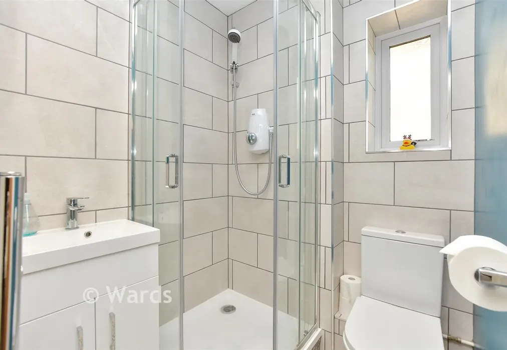 En-Suite - Phoenix Drive, Wateringbury, Maidstone, Kent - Wards of Kent