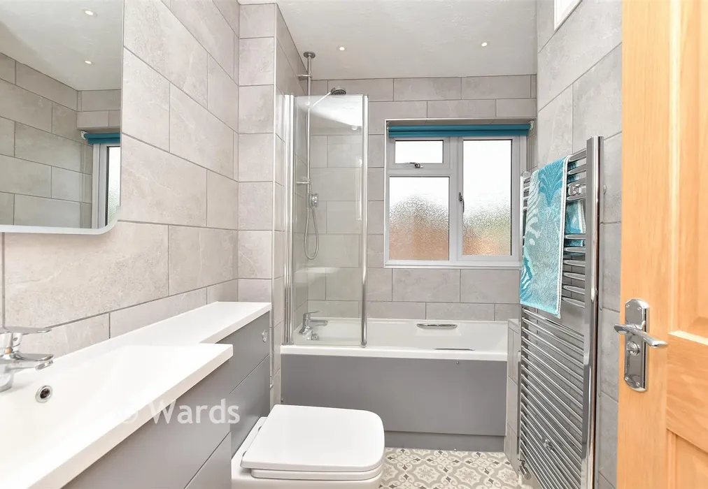 Bathroom - Phoenix Drive, Wateringbury, Maidstone, Kent - Wards of Kent