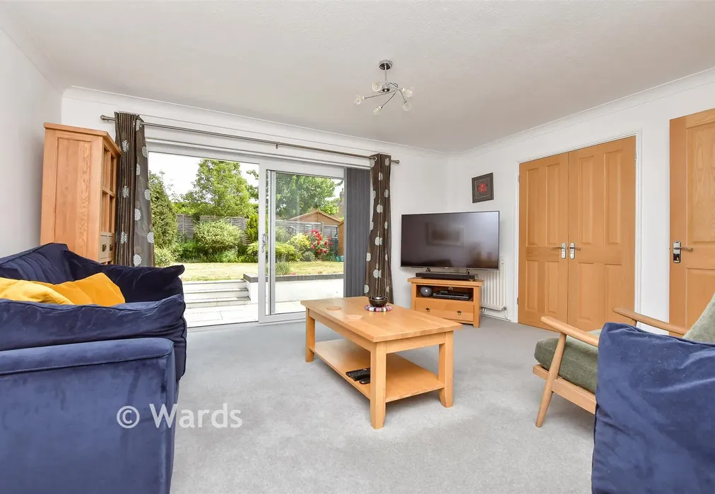 Lounge - Phoenix Drive, Wateringbury, Maidstone, Kent - Wards of Kent