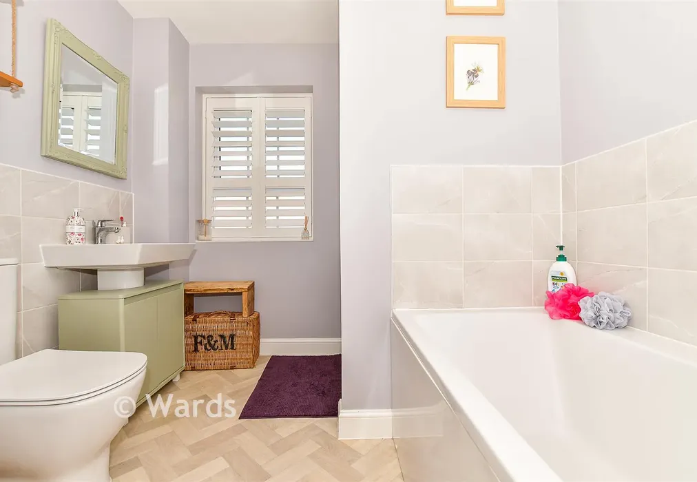 Bathroom - Lade Drive, Staplehurst, Kent - Wards of Kent