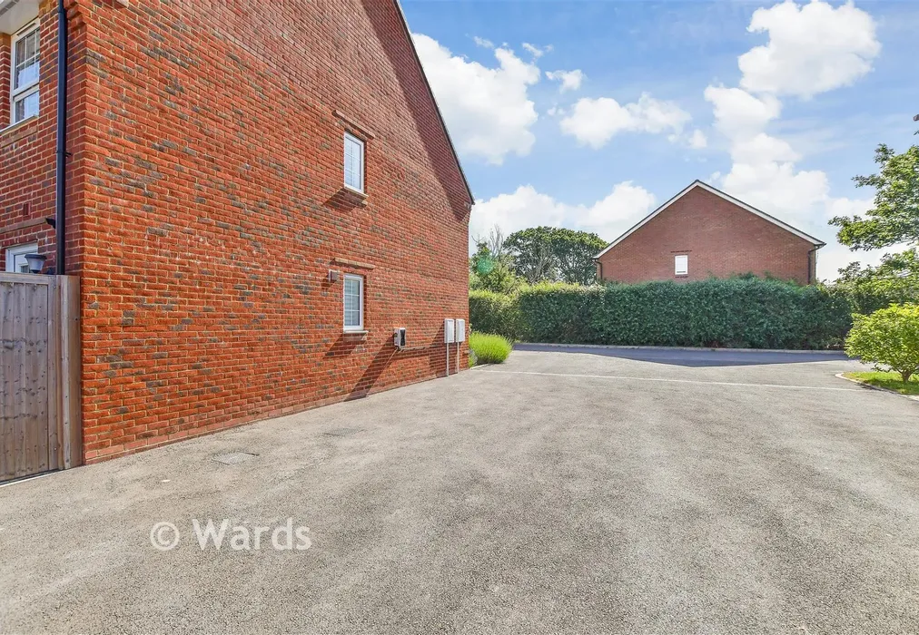 Driveway/Parking - Lade Drive, Staplehurst, Kent - Wards of Kent